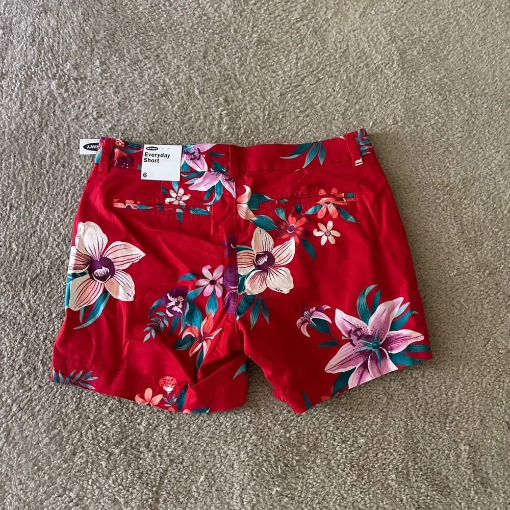 Old Navy floral shorts NWT - Picture 5 of 6
